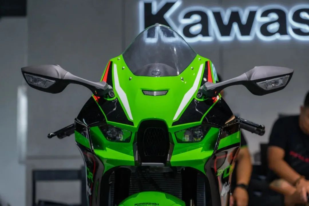 h2r鐩村垪鍥涚几,h2r-10