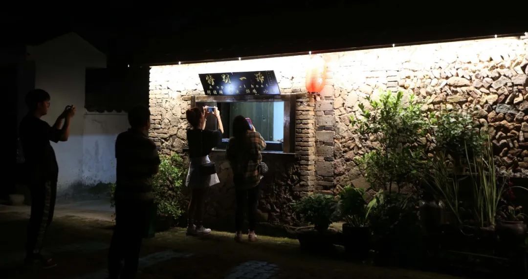 夜新叶，新叶夜，夜夜夜夜夜！唱吧醉仙居，探秘奶茶吧，茶憩戏曲馆，漫步烟花巷……每周六晚