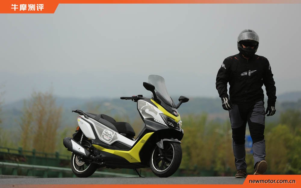 油箱17升续航可达400公里,最佳国产踏板摩旅车