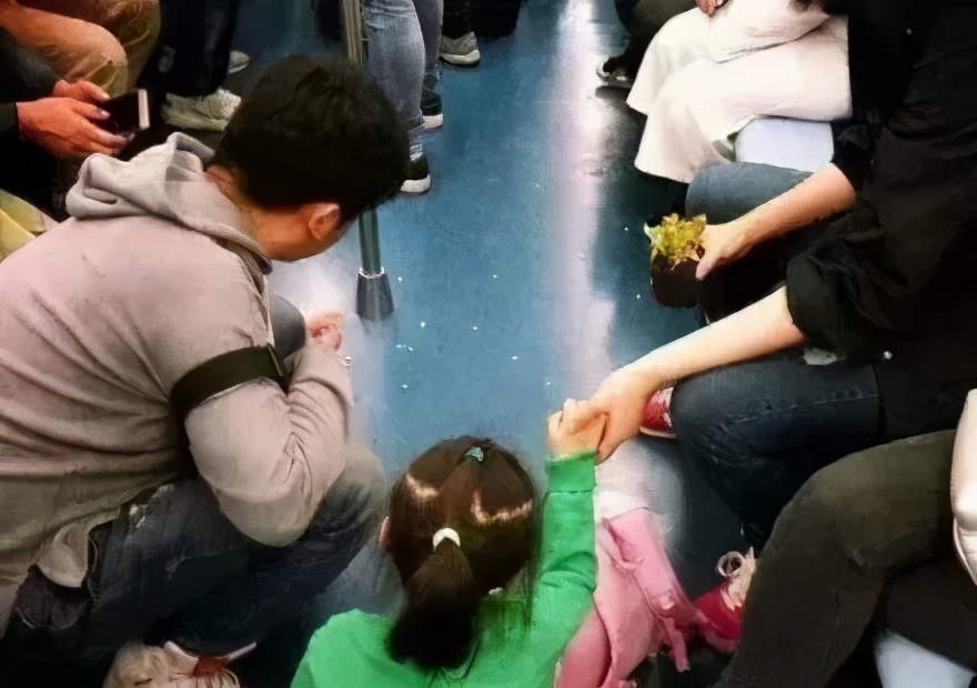 始于陪伴陷于教育忠于三观,始于教养陷于才华忠于人品