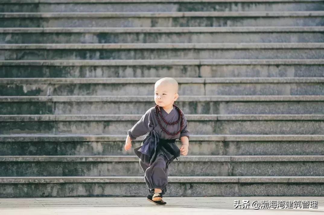 多与智者争高下莫与傻瓜争短长,常与同好争高下莫与傻瓜争长短