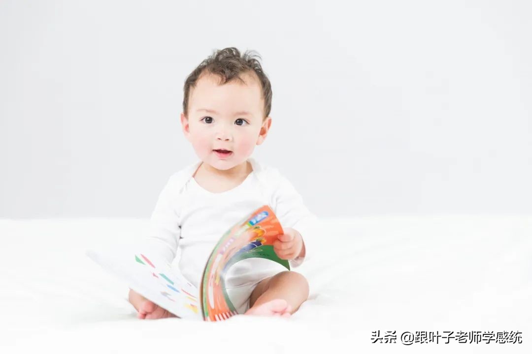 顺拐的人是不是大脑发育不健全,孩子走路不太正常