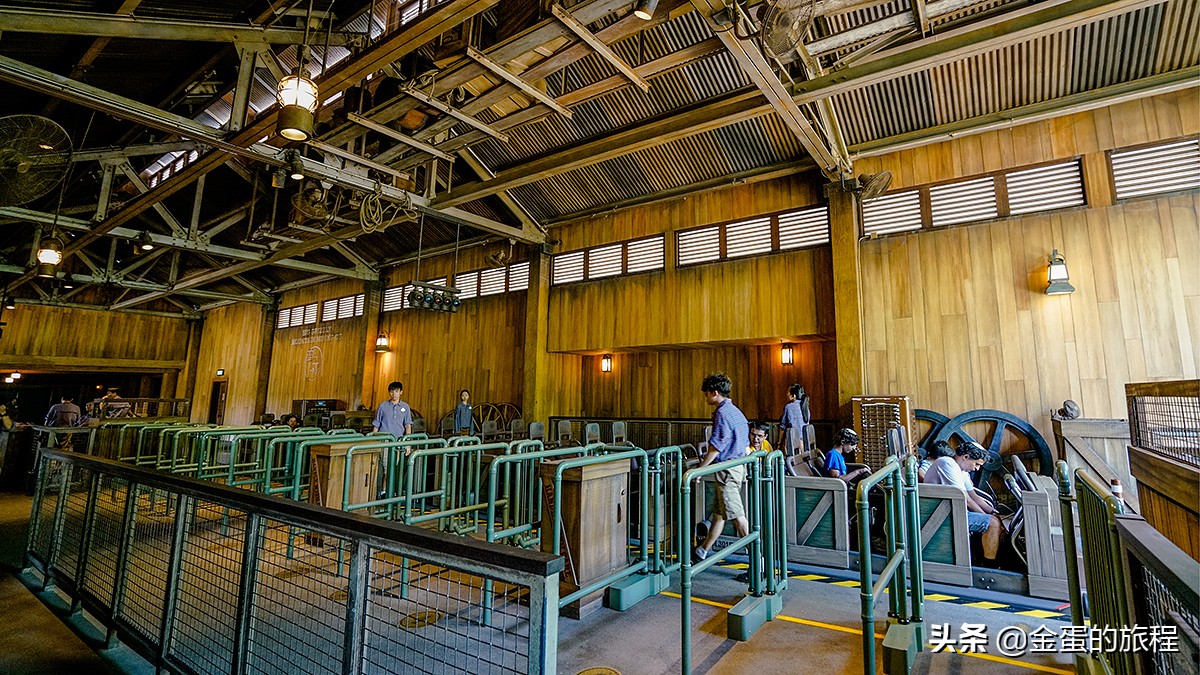 你应该能猜到，目前世界上最惨淡迪士尼乐园就是香港了，确实惨