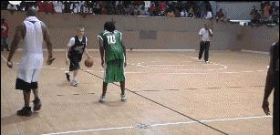 街球大神教授单挑球霸,街球教授晃人技巧