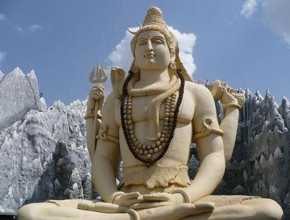 在印度牛被视为圣物不可吃,牛在印度为什么那么神圣被禁食