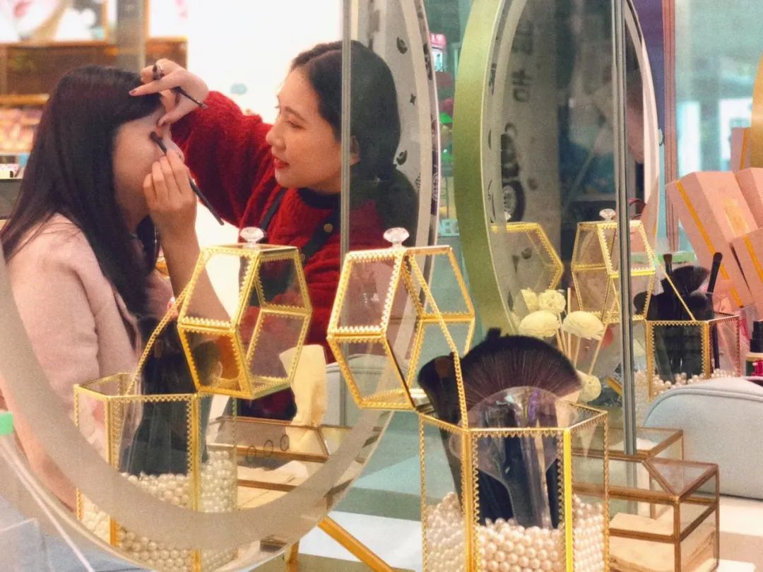 4inlook美瞳融资情况,美瞳产品线下店