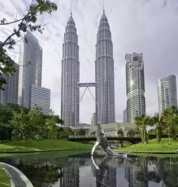 重庆城市旅游地标插画设计,展览设计灵感建筑插画作品