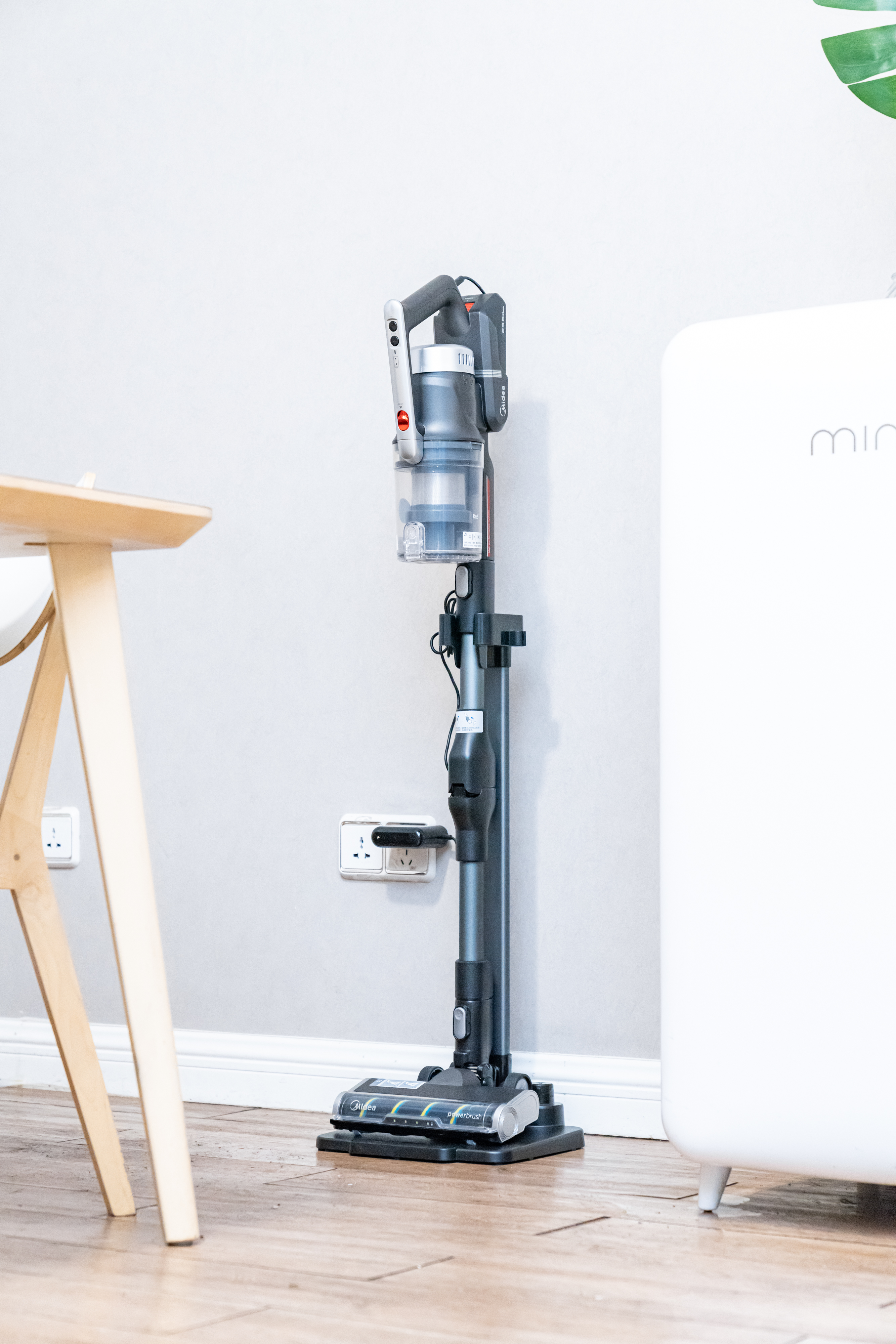 吸尘器强力清洁全家,家用无线吸尘器全屋一机更高效