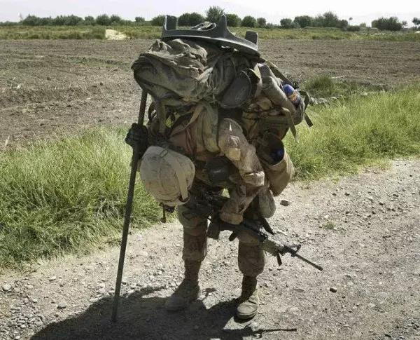 士兵在战斗中一般携带多少弹药,上战场一般要带多少发子弹