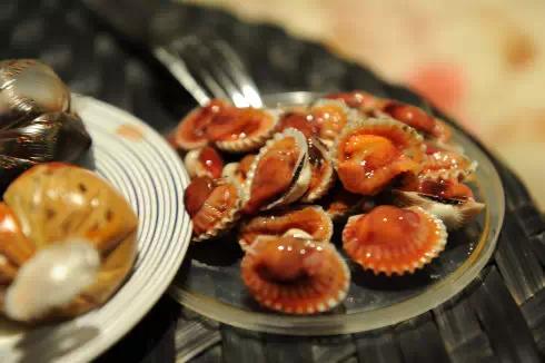 从白灼血蚶到赤贝刺身，是一种不期而遇的相逢