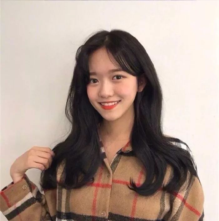 脸型长脖子长适合剪短发,脸型比较小适合剪短发吗