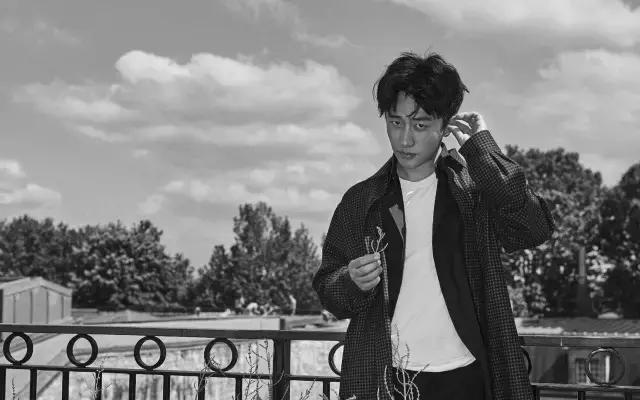 黄轩谈父母婚姻失败,黄轩小时候经历了家庭变故