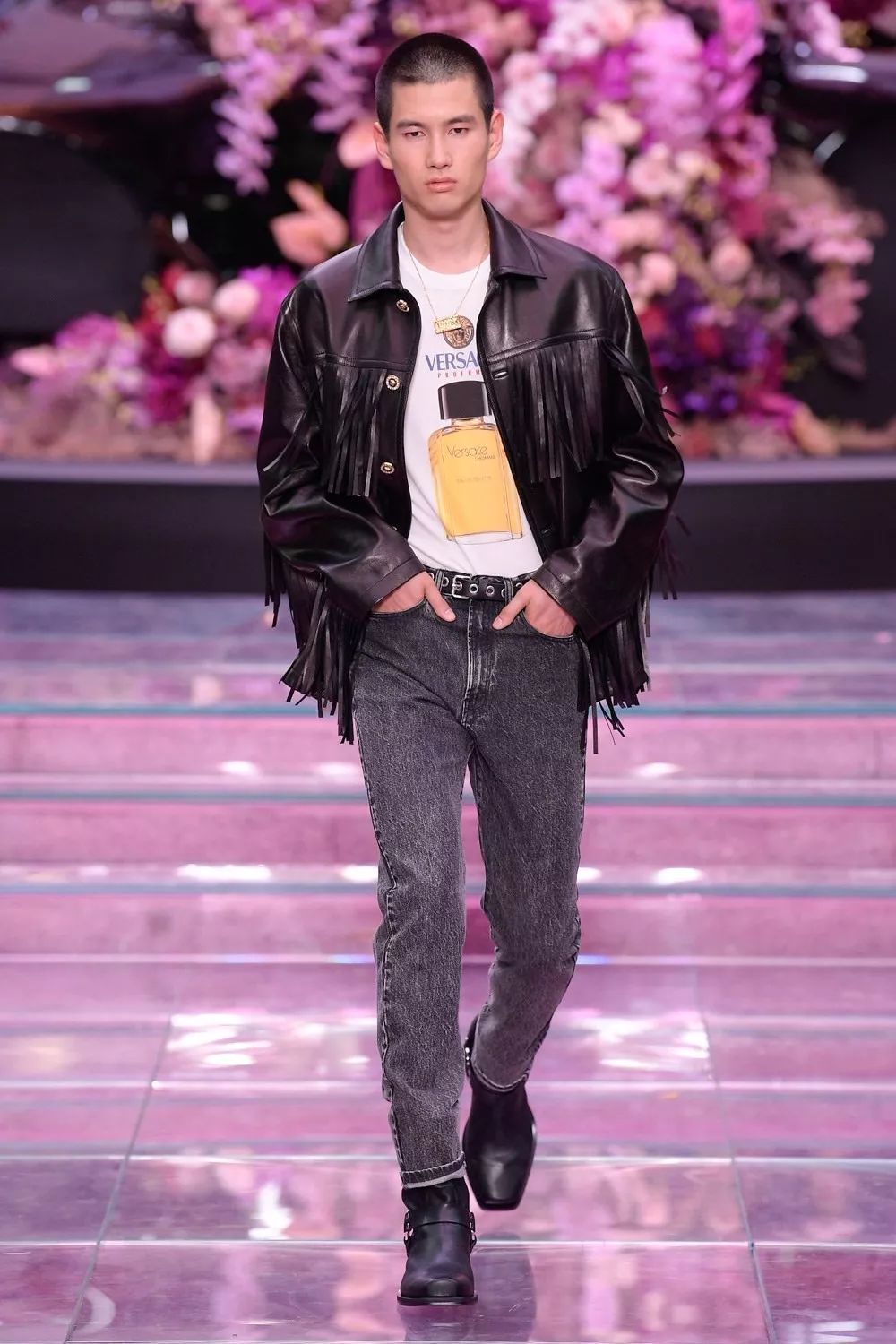 范思哲2018米兰春夏男装大秀,范思哲创意总监donatellaversace