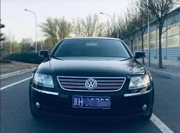 25万公里的辉腾,街上偶遇12缸辉腾