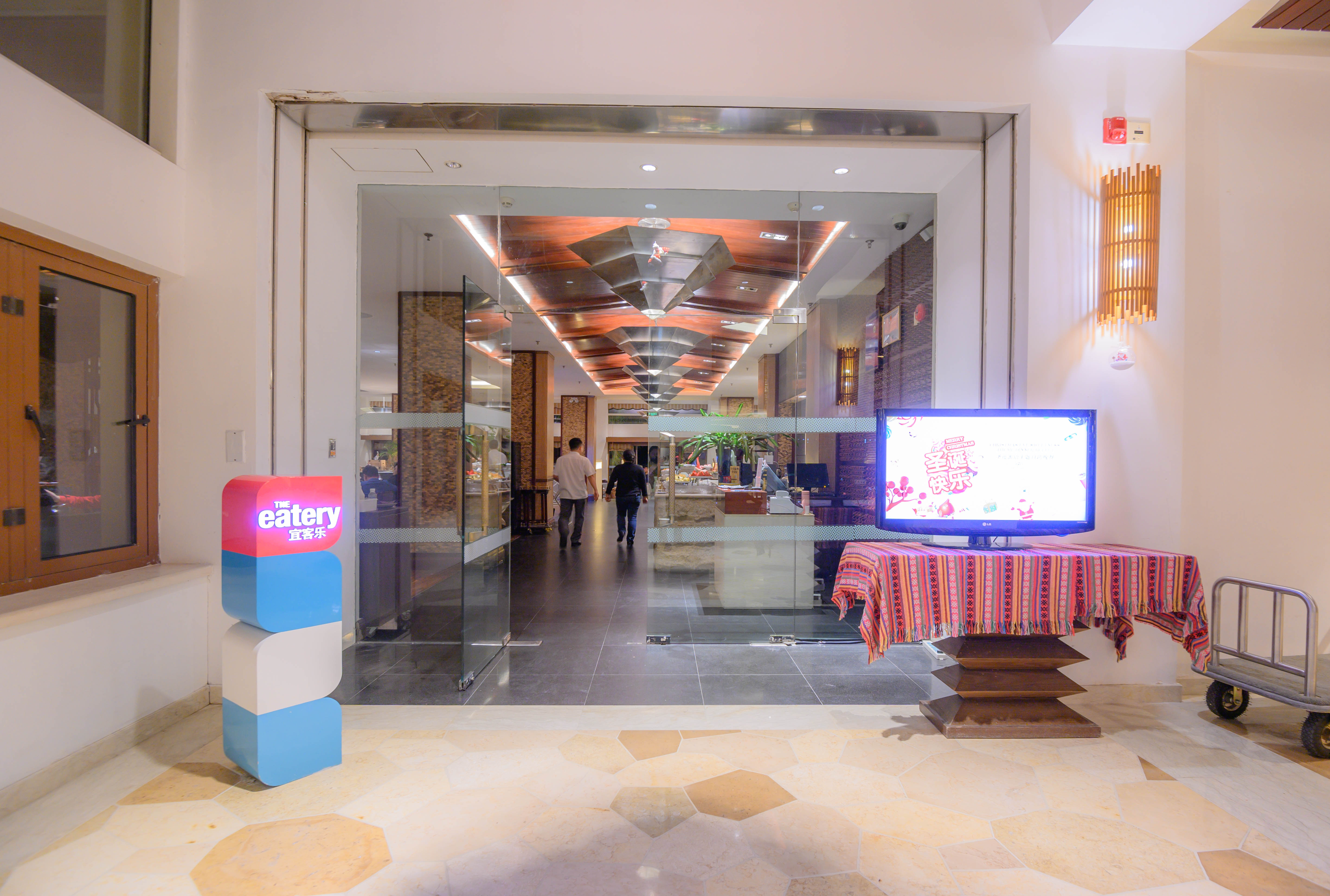 海南不止只有三亚,去万宁玩个冲浪,还有神犬小七拍摄地等着你