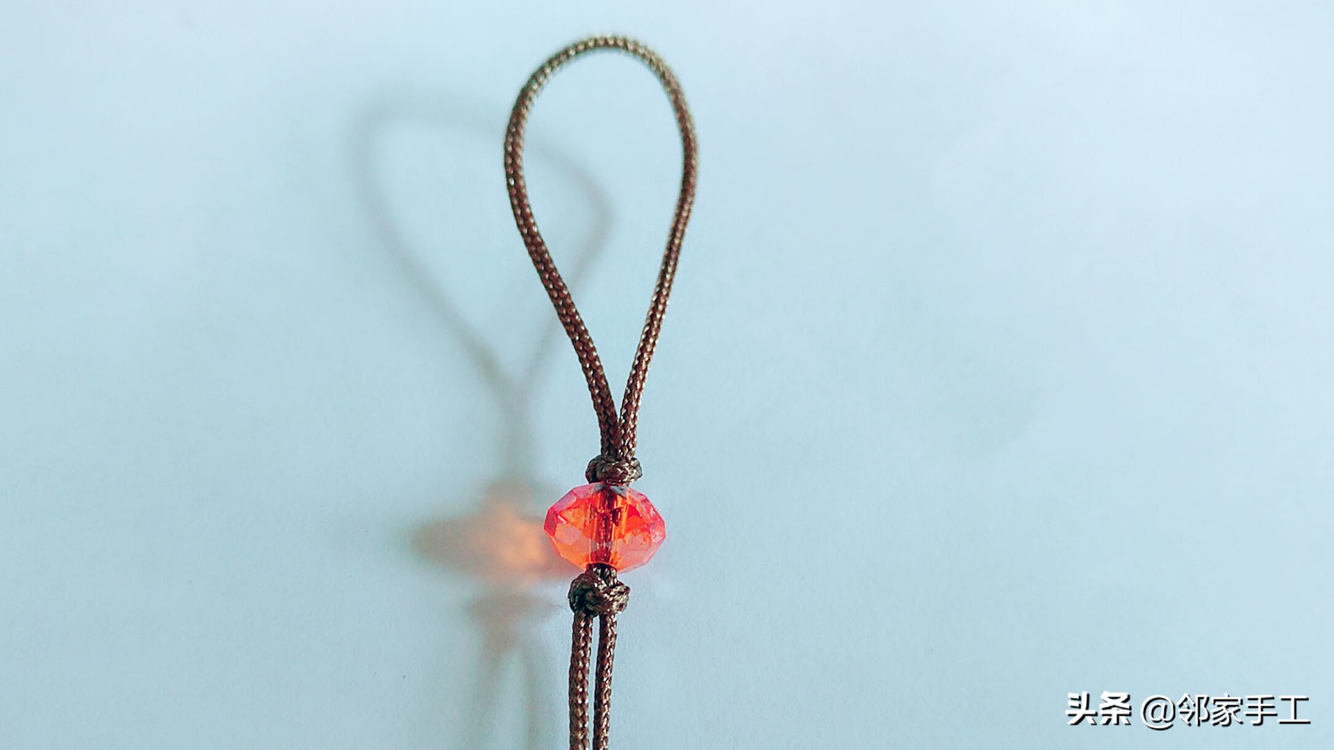 编蝴蝶手机挂件教程,带扣子的手机挂件编法