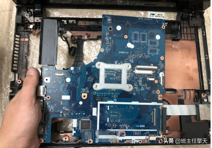 联想笔记本清理灰尘技巧+修理断裂的螺丝柱