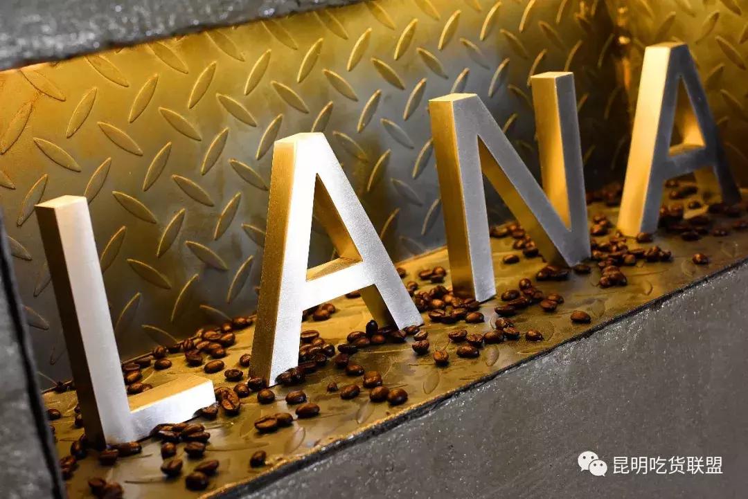 昆明2环边巷子里的小店，1杯咖啡+1份简餐，感觉我又去到了泰国