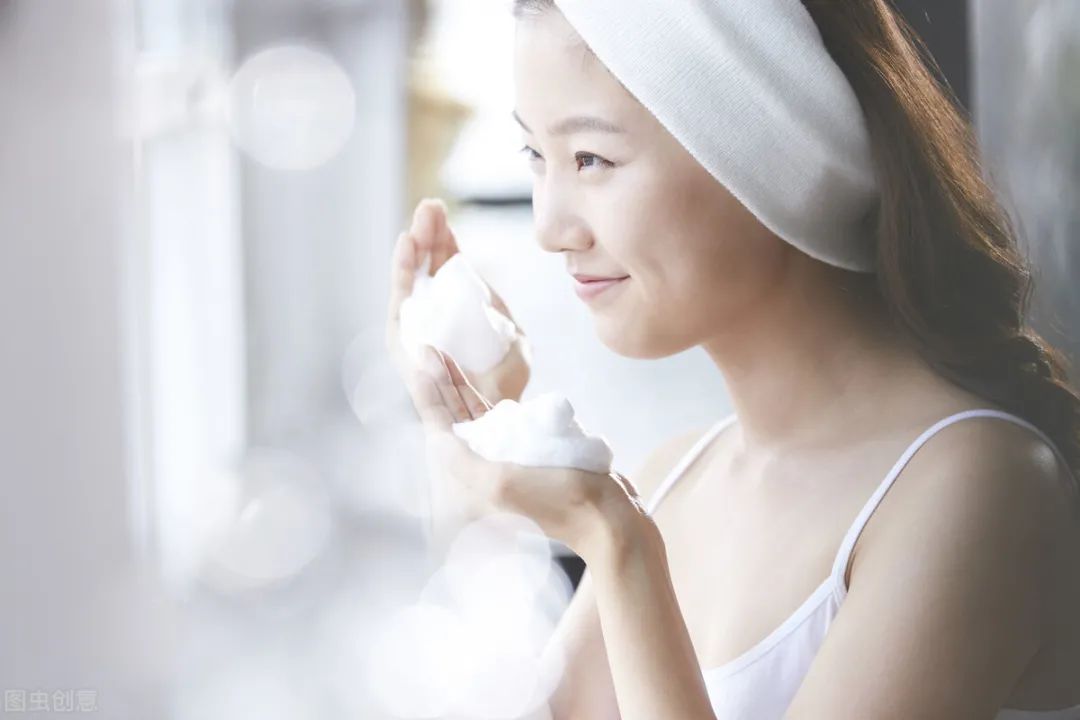 皮肤粗糙毛孔粗大出油改善方法,皮肤出油毛孔粗大吃什么药改善