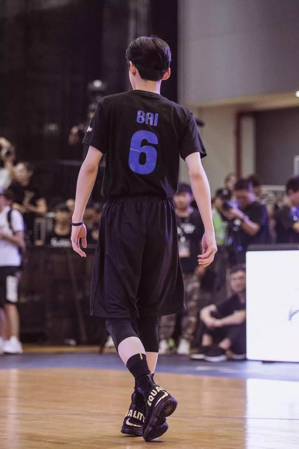 白敬亭有多爱白鞋,白敬亭老了之后的样子