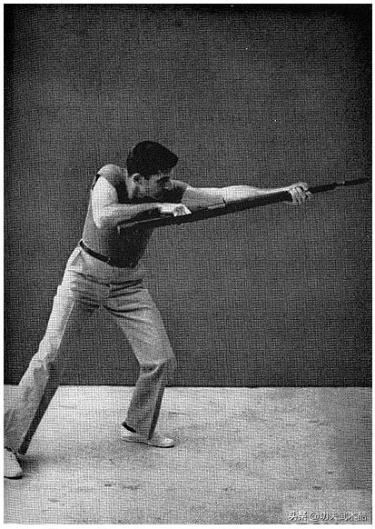 美*刺军**刀拼杀术，很珍贵的图片教学资料，格斗迷、军迷的最爱