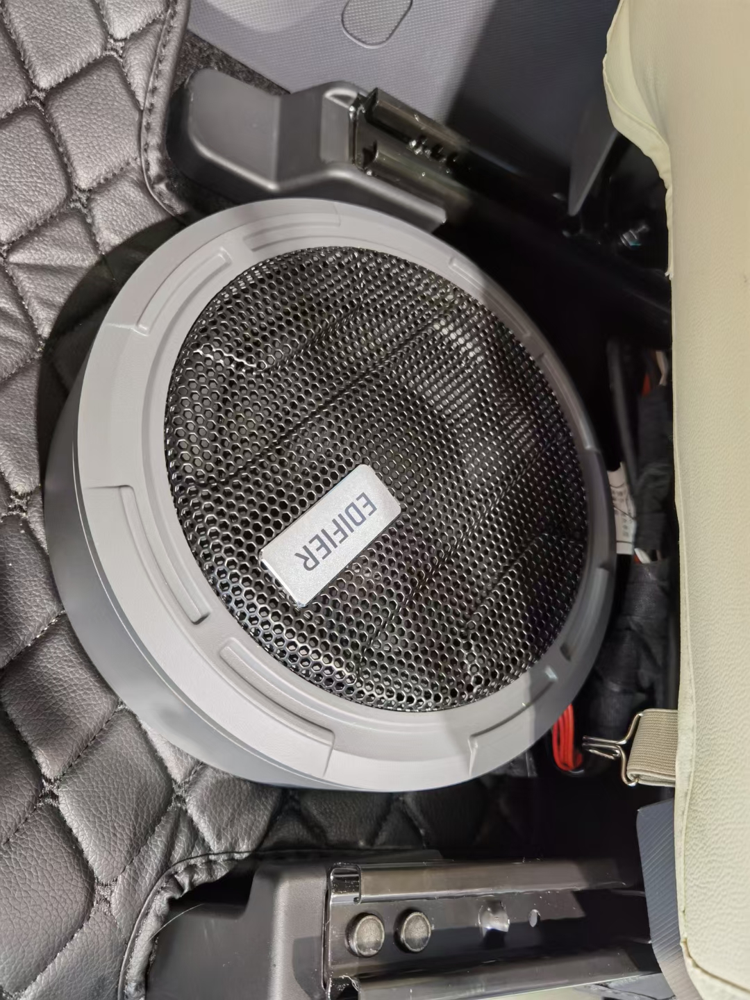 五菱mini马卡龙音响改装效果,五菱mini马卡龙音响怎么拆