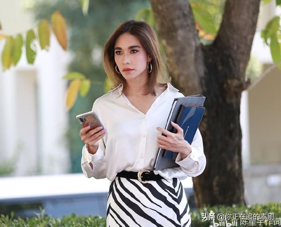 ploy是哪部泰剧的女主,泰国女星ploy在泰国地位