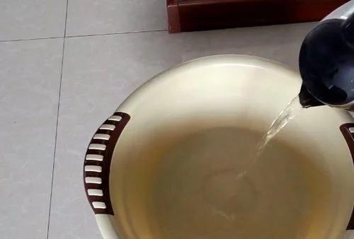 胶棉拖把变黑,拖把时间长了很臭怎么办