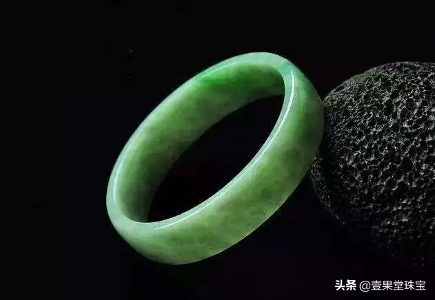 如何挑选适合自己大小的手镯,怎样的手镯才是好手镯