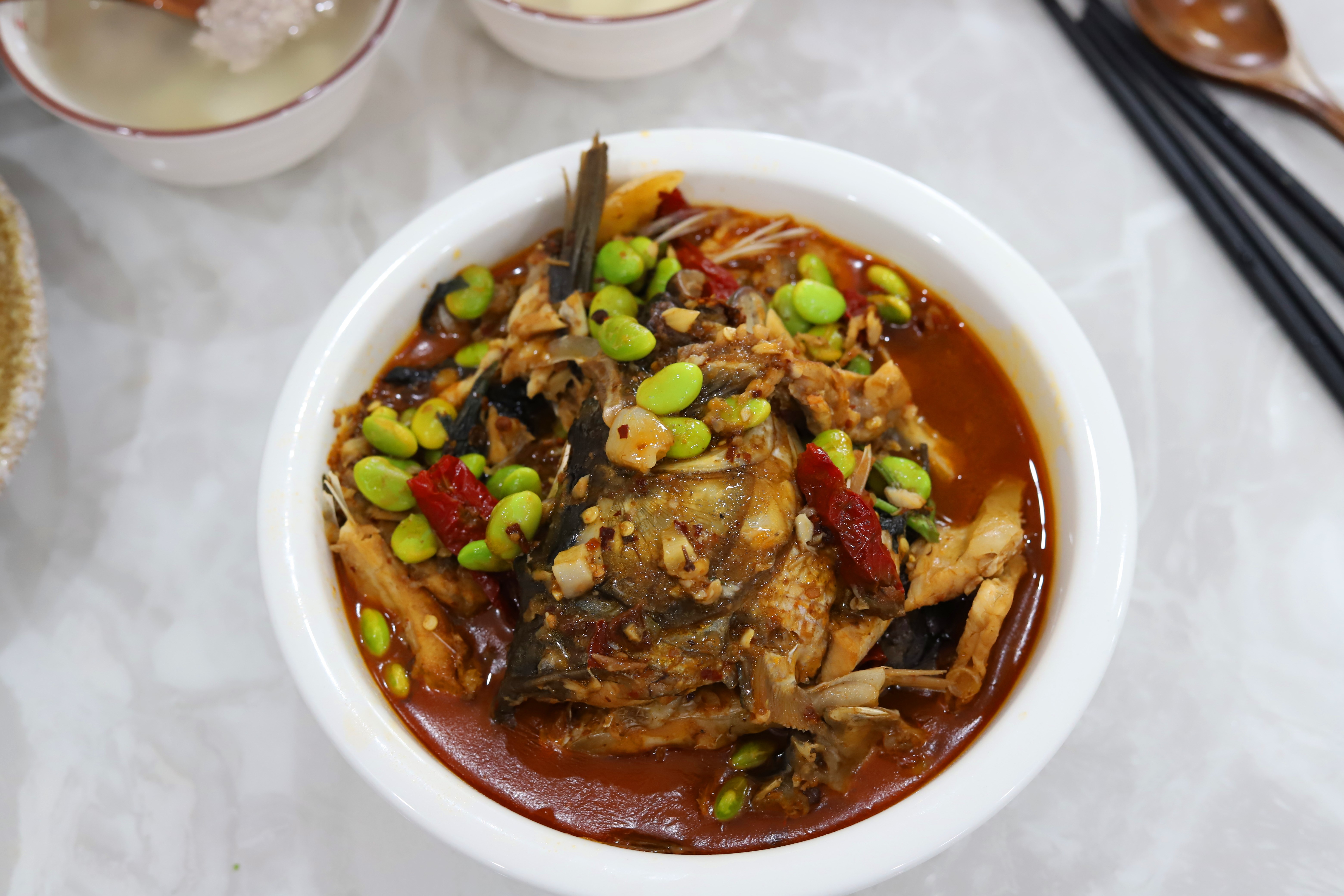 草鱼骨最好吃的做法,用草鱼骨头做了一碗菜香辣下饭