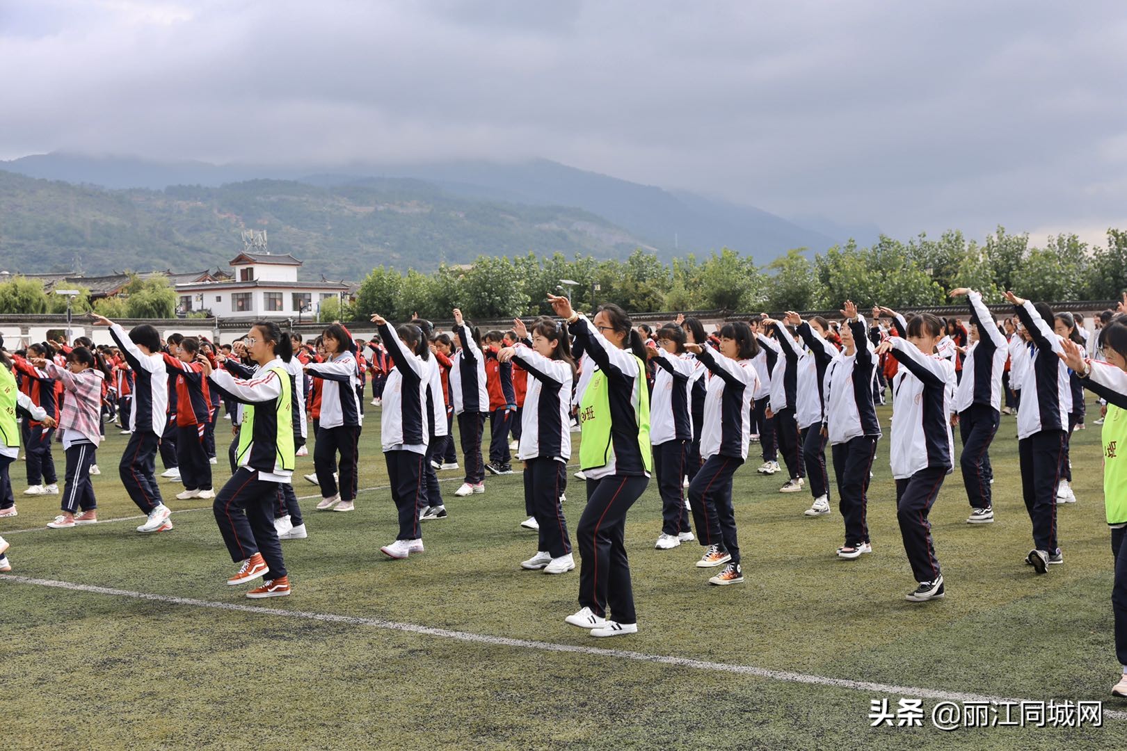 小学生课间操歌舞教学视频,大学生课间操民族文化