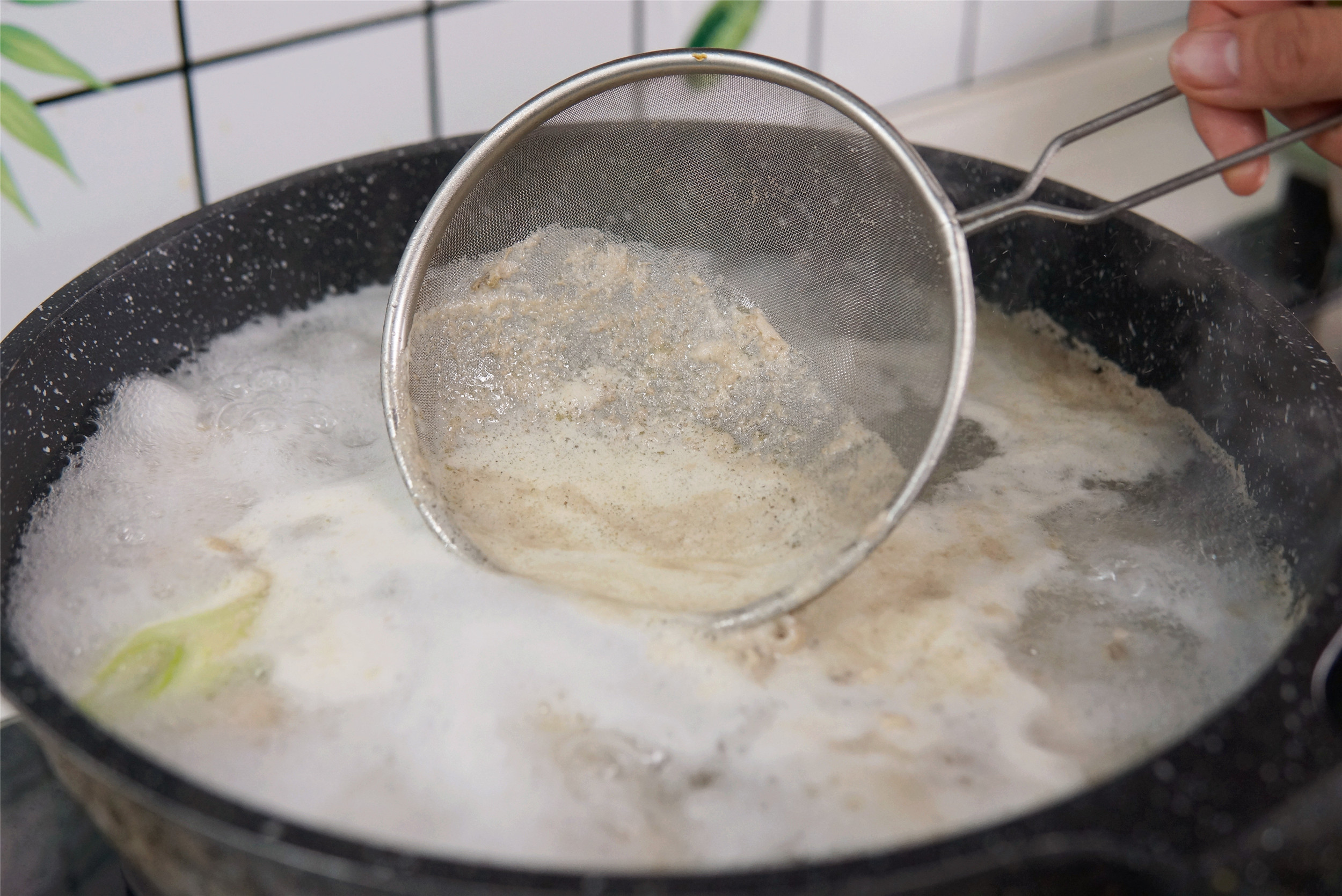 煲鸡汤要不要去掉鸡油和鸡皮,鸡汤怎么煲才不柴不腥