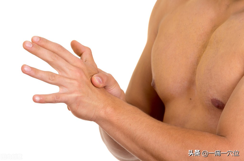 颈椎突出,手胀了怎么办?教你中医几个穴位调理,早看早受益