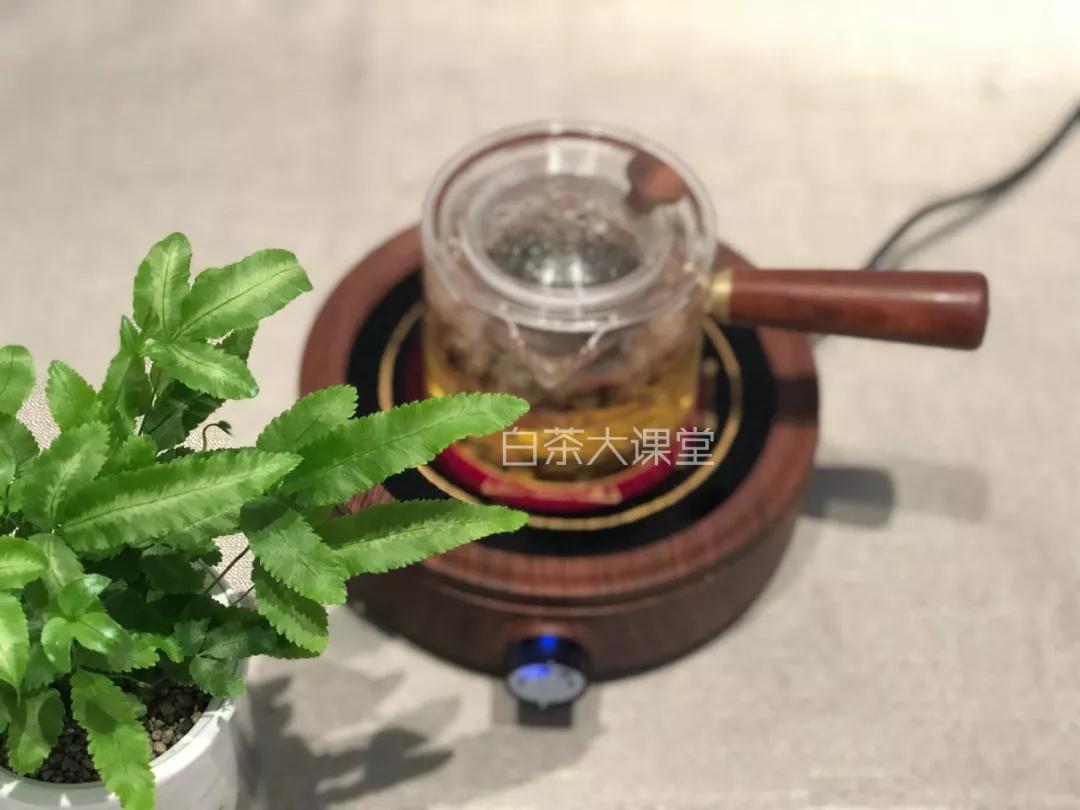 老白茶为什么是红汤,白茶汤色呈淡红