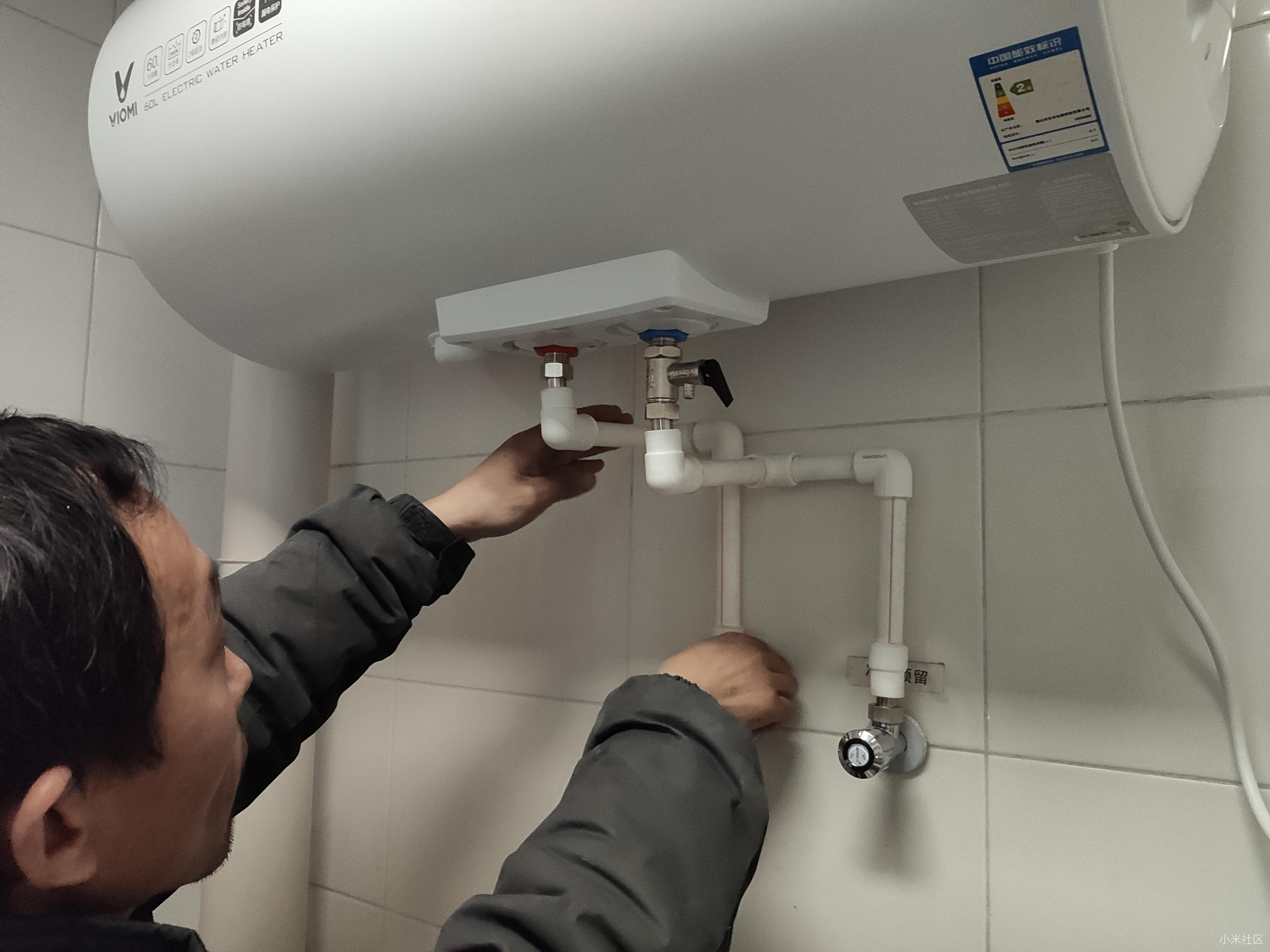 电热水器更好还是天然气热水器好,电热水器好还是燃气热水器实用