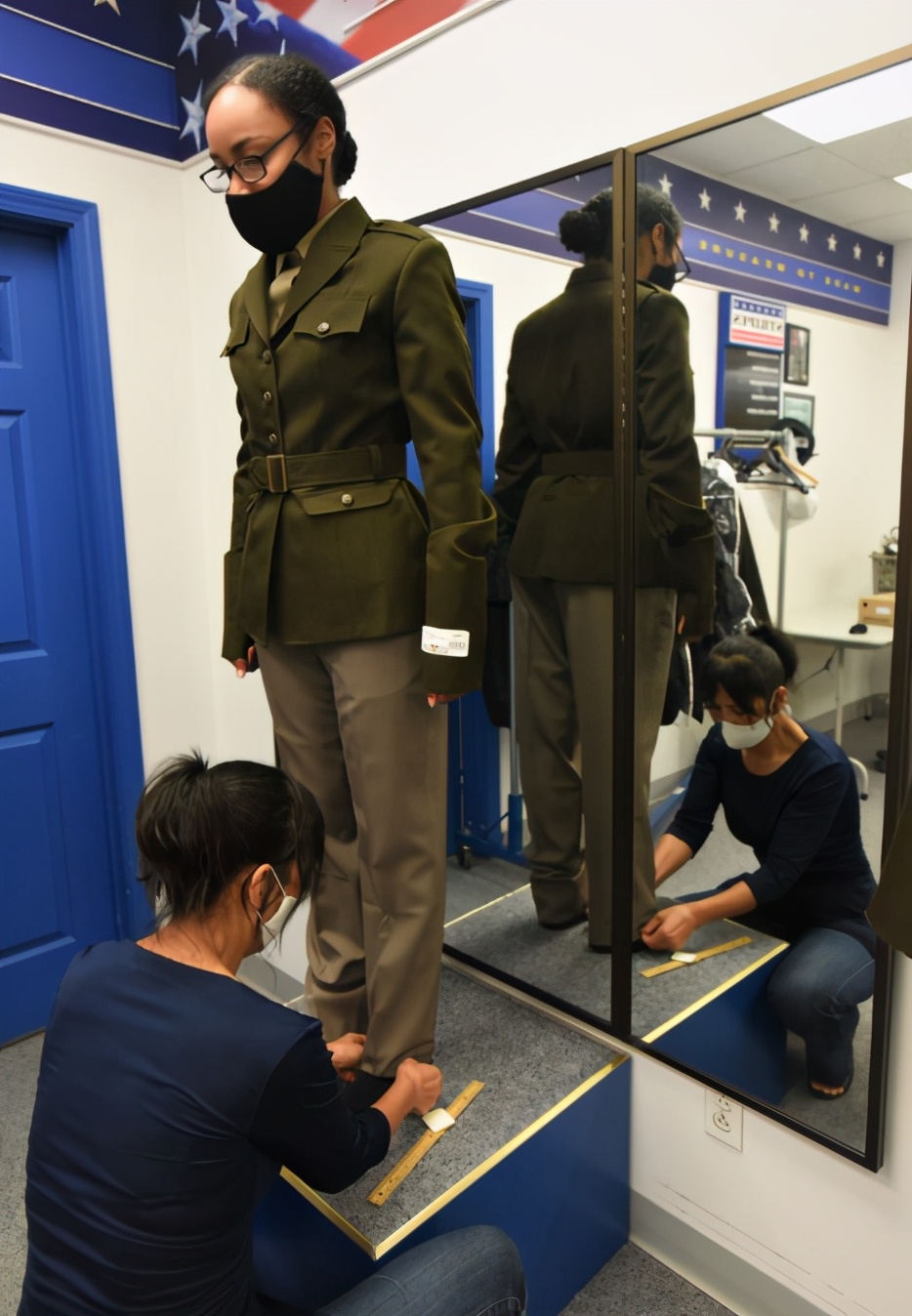 美军开始换装二战风格新式军装,美军新兵穿上新军装