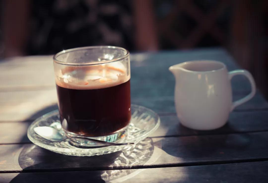 免费续杯和买一送一的区别,免费续杯有什么后果