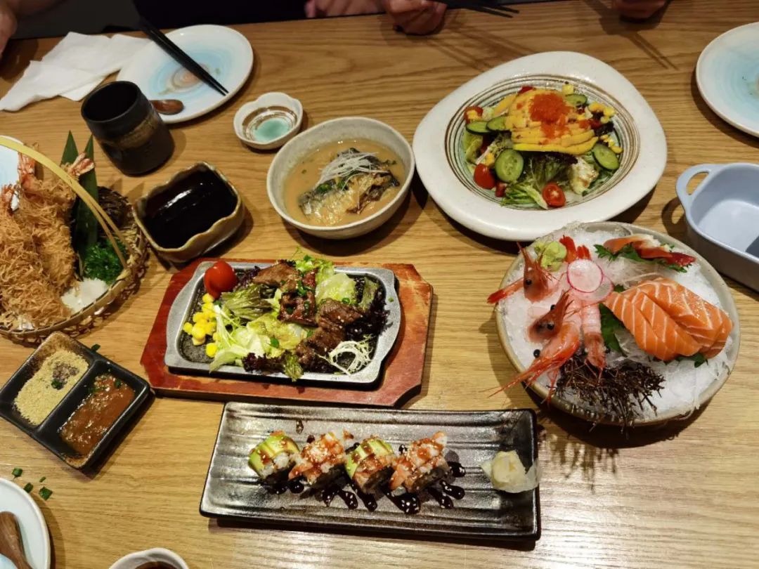 杭州这家俯瞰西湖的日料店,这家开了6年的日料小店