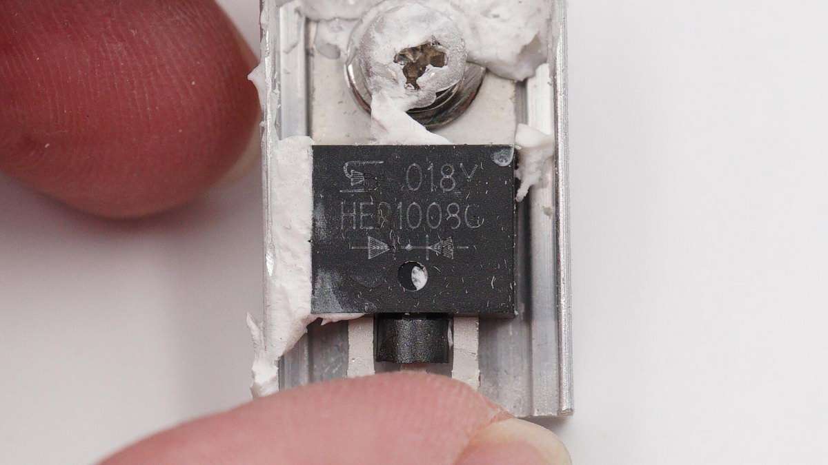 公牛便携式电源拆解,公牛1800w户外电源拆解