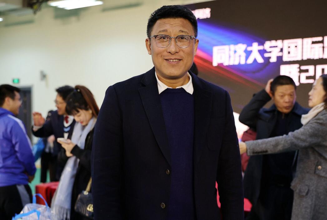 前国脚谢晖因酒后失言被停职,谢晖酒局事件结果