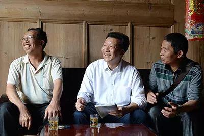 夜读|以芳华立誓，不负你眼中星辰熠熠