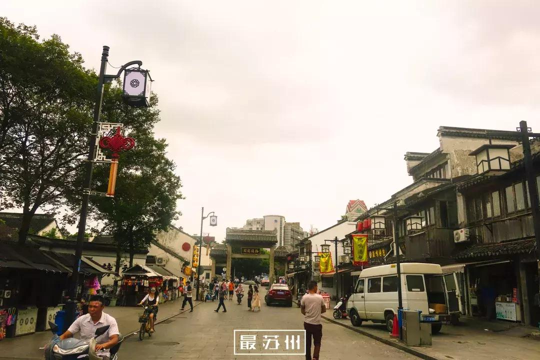 12个出口逛懂石路