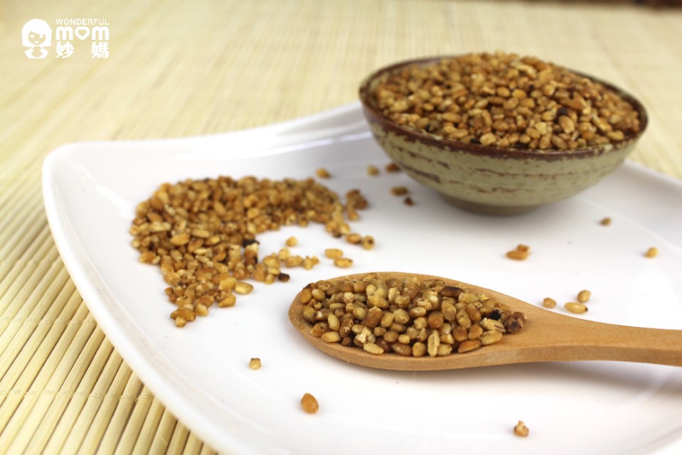 三个月宝宝拉绿色的粘稠大便原因,大便发黑绿色是什么原因引起的