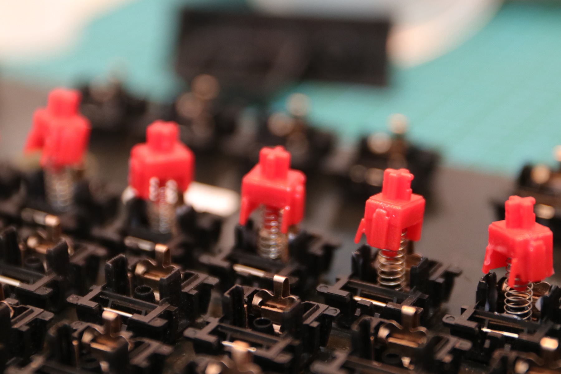 3494机械键盘,不到百元的青轴高颜值键盘