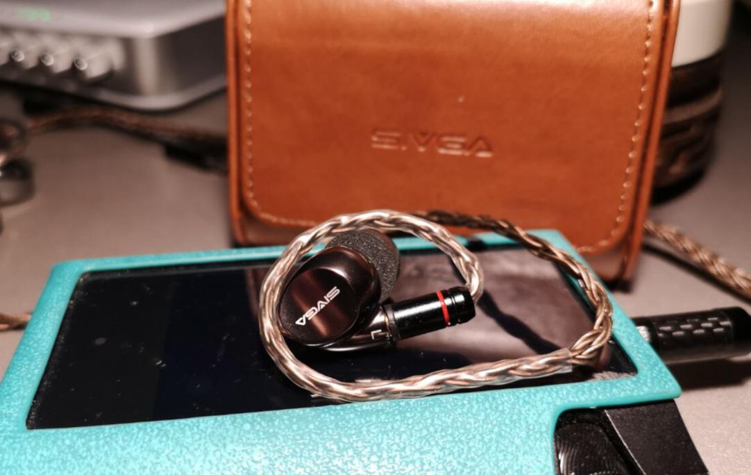 抄袭旗舰外观，却有超越旗舰的音质，价格让人真想不到