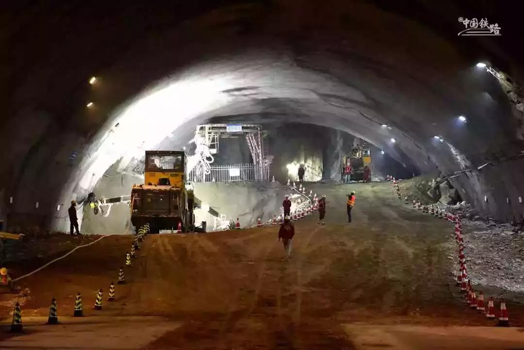 中国大国重器超级工程,中国强大的高铁基建