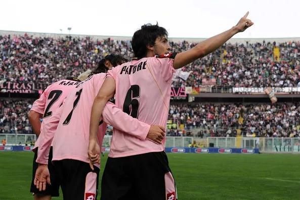 巴萨足球队服,巴萨皇马国家德比球衣