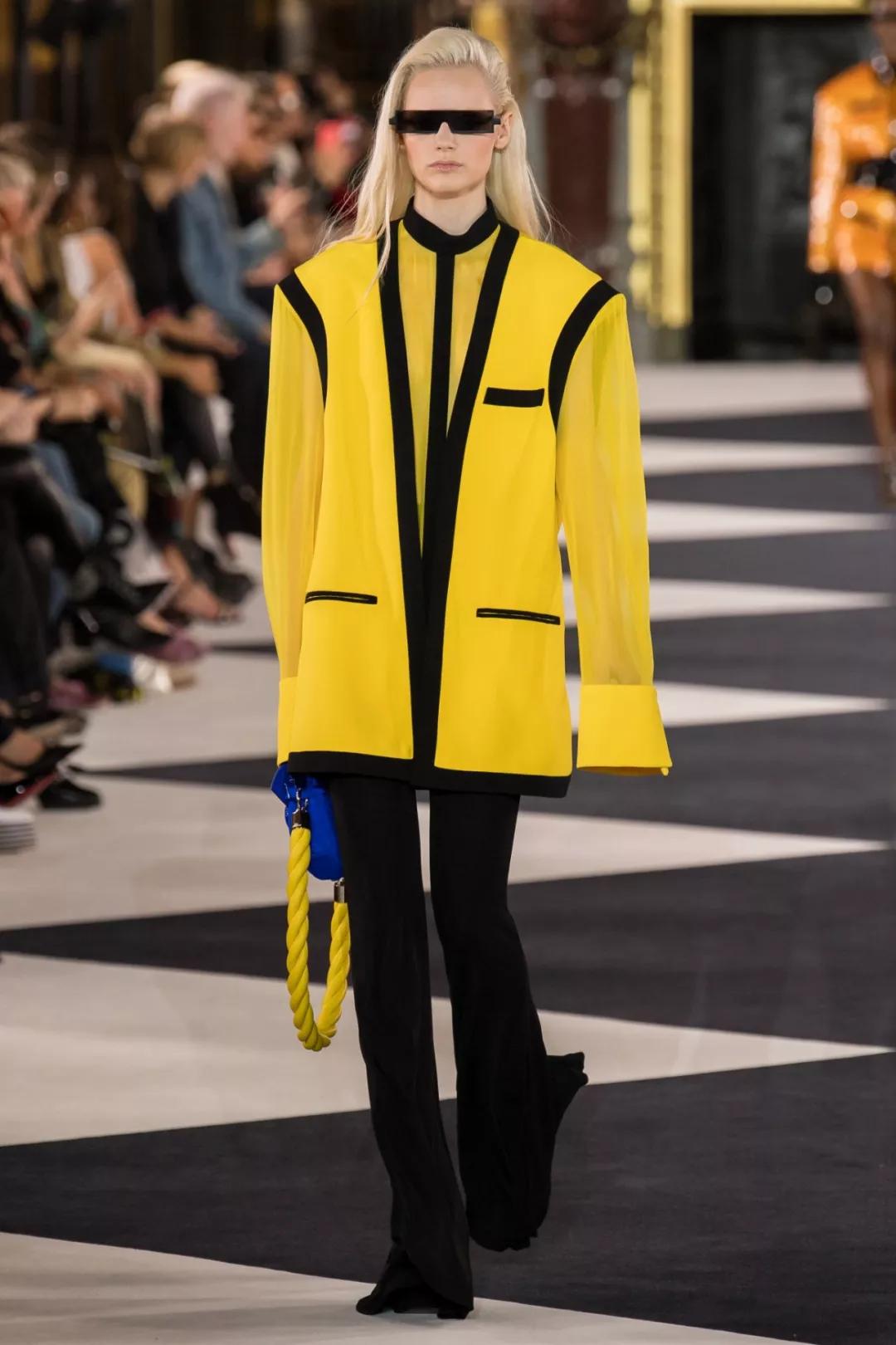 2020流行什么颜色的衣服,今年最流行的衣服颜色是什么颜色