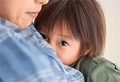 孩子内向胆小不爱说话怎么引导,孩子胆小懦弱打不还手如何训练