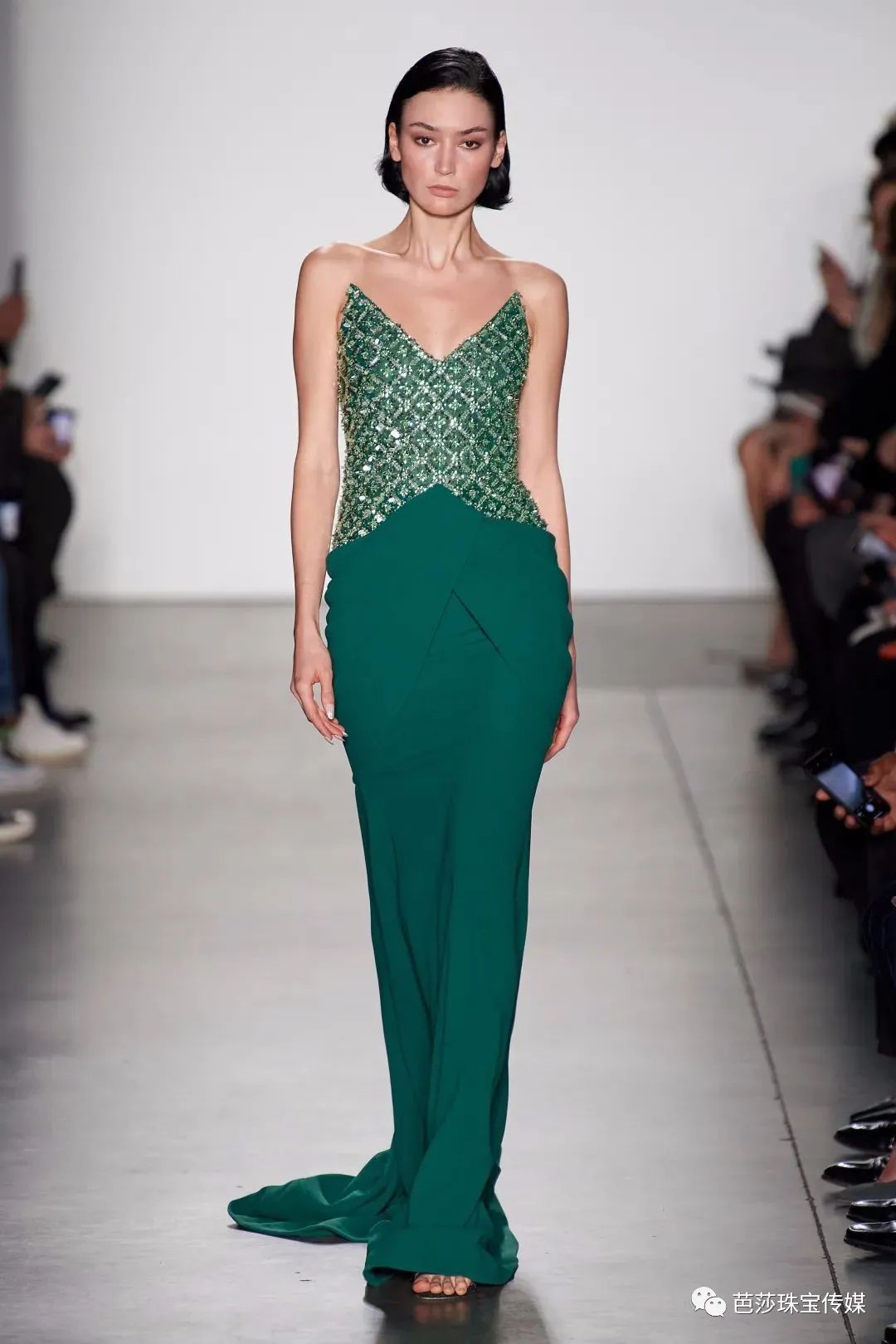 整天研究无聊的穿搭,一天到晚研究穿搭